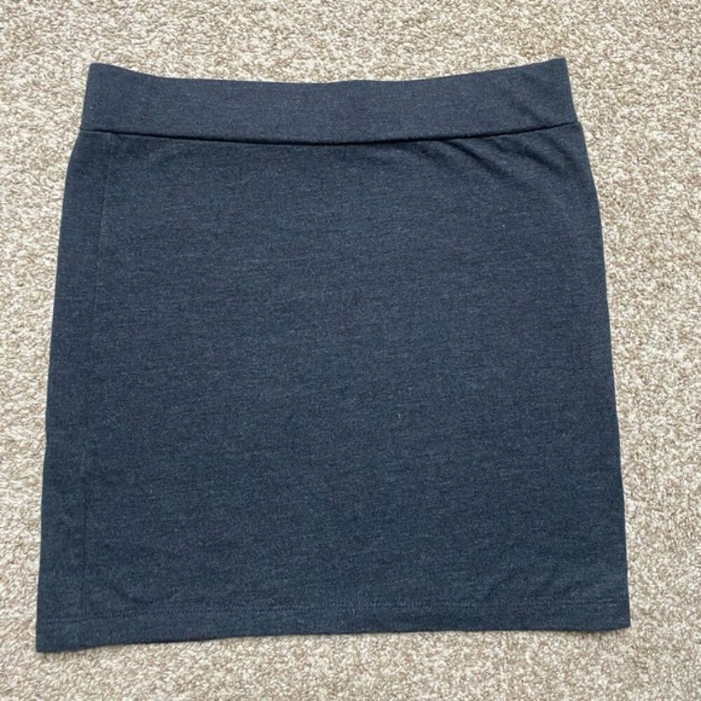 Stretchy mini skirt